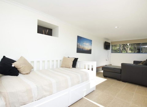Mick's Apartment - Seal Rocks Beachfront - Stayed 1