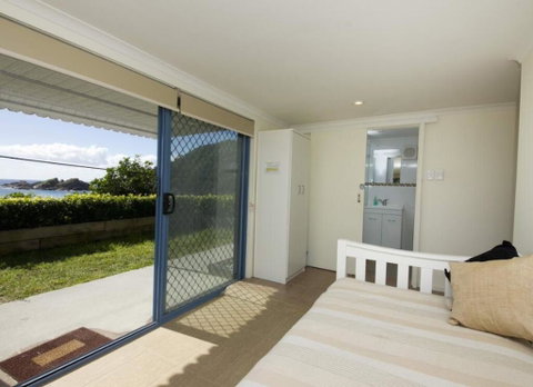Mick's Apartment - Seal Rocks Beachfront - Stayed 2