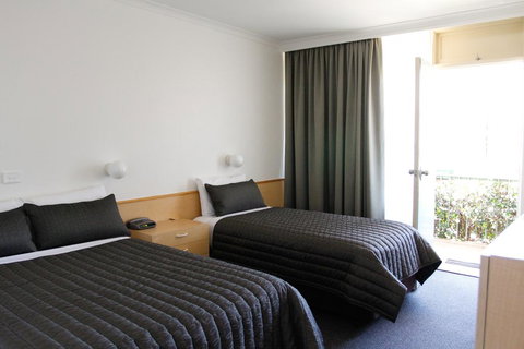 Mid City Motor Inn Queanbeyan - Stays Accommodation 3