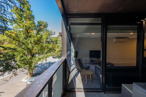 Midnight Apartments Accommodate Canberra - Stayed 1