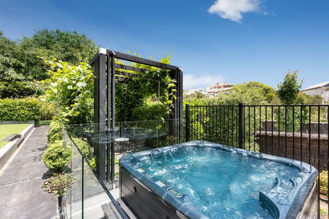 Mills Beach Retreat Luxury Family Retreat With Hydrotherapy Spa, Opposite Beach, Walk To Village - Stayed 3