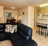 Modern 3 Bedroom Townhouse - Stays Accommodation