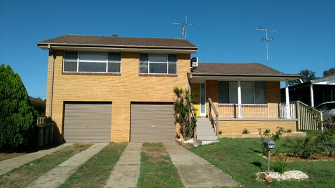 Modern 4-Bedroom House Near Singleton CBD Hunter Valley - Stays Accommodation 3