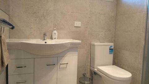 Modern 4-Bedroom House Near Singleton CBD Hunter Valley - Stays Accommodation 1