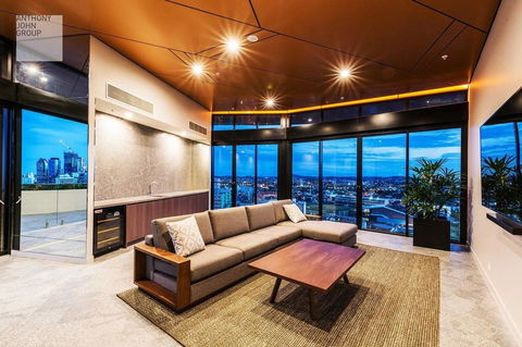 Modern Apartment In South Brisbane Infinity Pool - Stayed 3