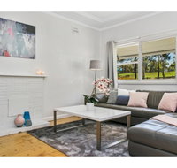 Modern Aus home on the edge of North Ryde Oval - Stayed