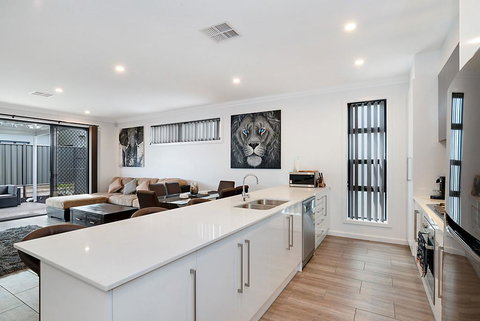 Modern Luxury At Christies Beach - Stayed 0