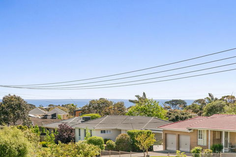 Modern Seaside Getaway Mornington - Stayed 2