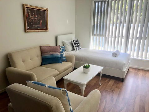 Modern Unit Near To Surfers Paradise - Stayed 1