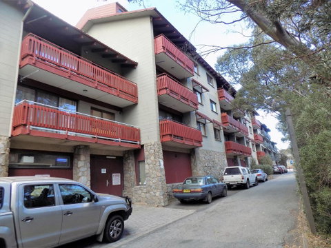 Mowamba E1 - Stayed 1