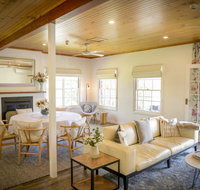 Myrtle Tree Lodge - Flowers Kangaroo Valley - Stays Accommodation