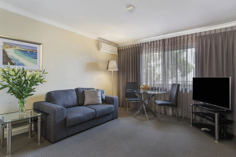 The Peninsula Riverside Serviced Apartments - Stayed 28