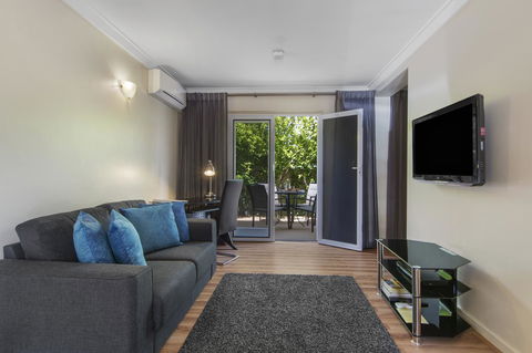 The Peninsula Riverside Serviced Apartments - Stayed 17