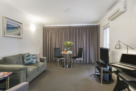 The Peninsula Riverside Serviced Apartments - Stayed 31