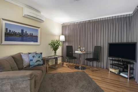 The Peninsula Riverside Serviced Apartments - Stayed 27
