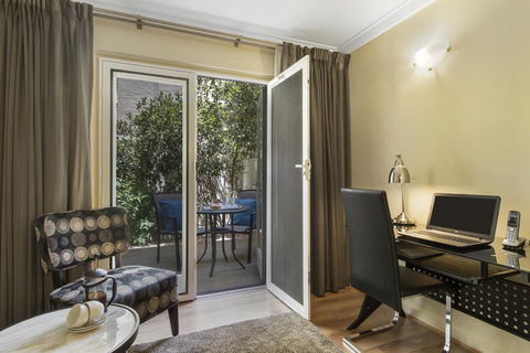 The Peninsula Riverside Serviced Apartments - Stayed 24