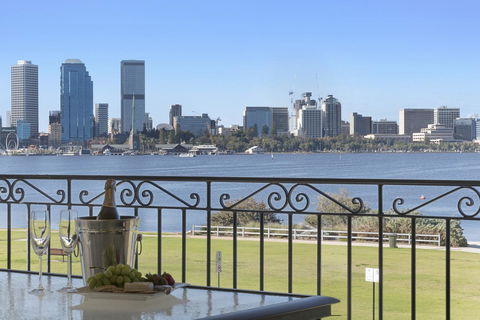 The Peninsula Riverside Serviced Apartments - Stayed 16