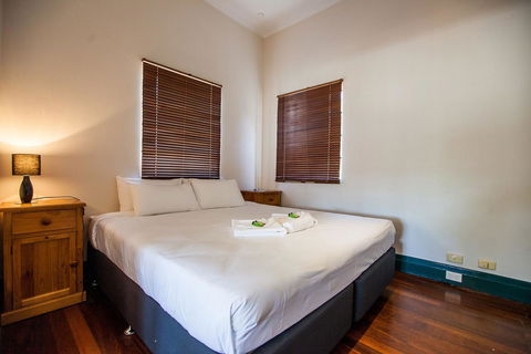 Captain Stirling Hotel - Stayed 28