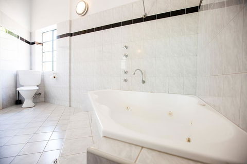 Captain Stirling Hotel - Stayed 27