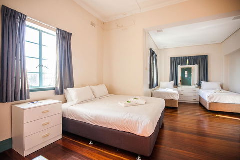 Captain Stirling Hotel - Stayed 37