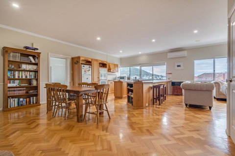 Serpentine Rose - Stayed 4