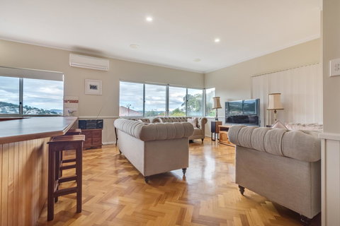 Serpentine Rose - Stayed 5