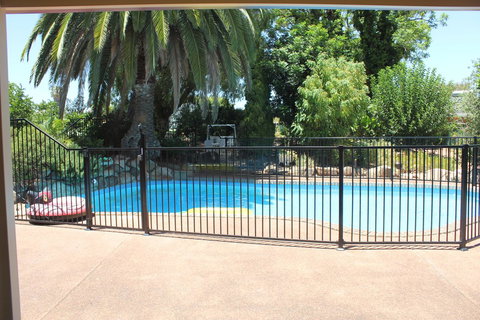 Jacaranda Hideaway Bed & Breakfast - Stays Accommodation 9