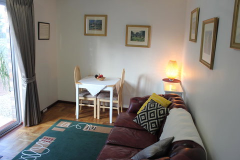 Jacaranda Hideaway Bed & Breakfast - Stays Accommodation 3