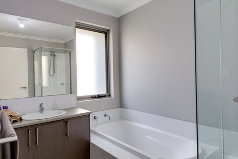 Rainbow Dream House - Stays Accommodation 16