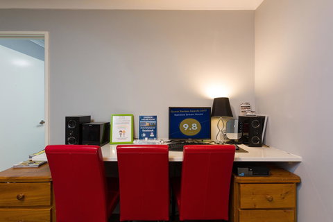 Rainbow Dream House - Stays Accommodation 11