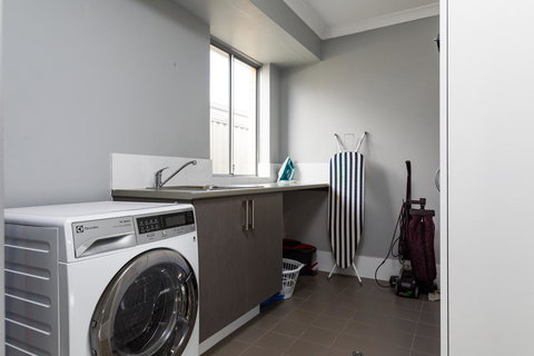 Rainbow Dream House - Stays Accommodation 23