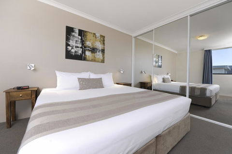 Lodestar Waterside Apartments - Stayed 29