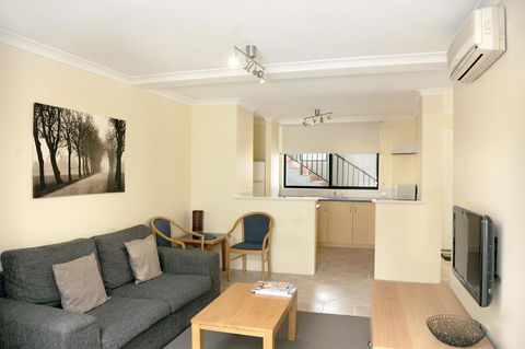 Lodestar Waterside Apartments - Stayed 31