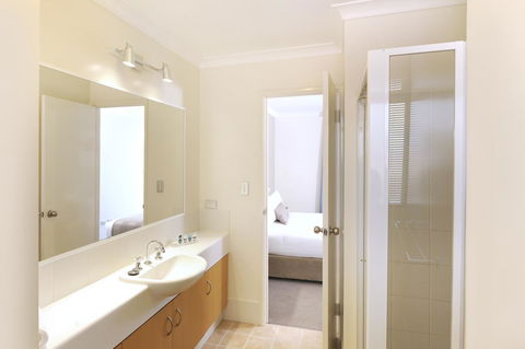 Lodestar Waterside Apartments - Stayed 10