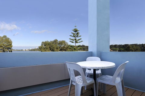 Lodestar Waterside Apartments - Stayed 20