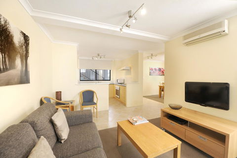 Lodestar Waterside Apartments - Stayed 26