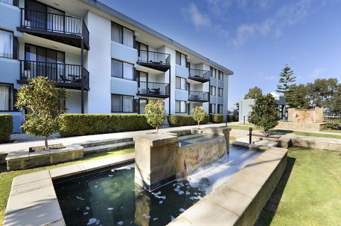Lodestar Waterside Apartments - Stayed 2