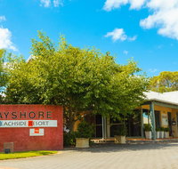 Bayshore Beachside Resort - Stays Accommodation