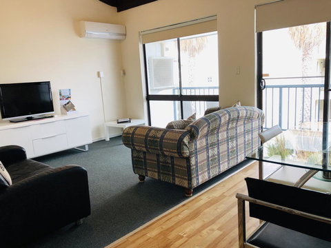 Seashore Memories - Sleeps 3 - Stays Accommodation 3