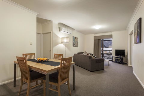 Best Western Northbridge Apartments - Stayed 18