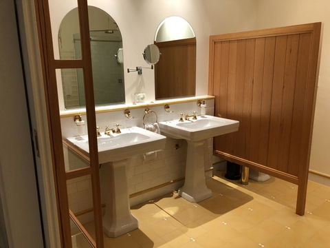 Caves Road Guest Houses - Stayed 5