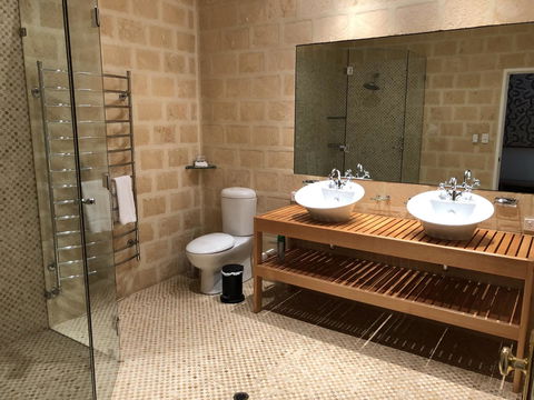 Caves Road Guest Houses - Stayed 17