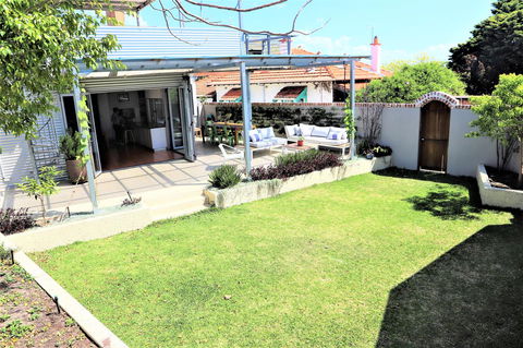 Fremantle Heritage Home For You To Enjoy! - Stays Accommodation 13