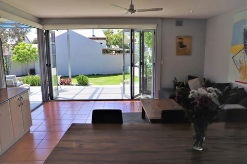 Fremantle Heritage Home For You To Enjoy! - Stays Accommodation 11