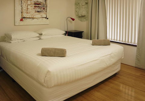 Suffolk House - Stays Accommodation 12