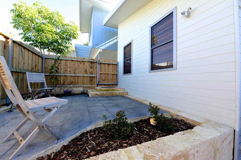 Sunny Blinco Street House - Stayed 12