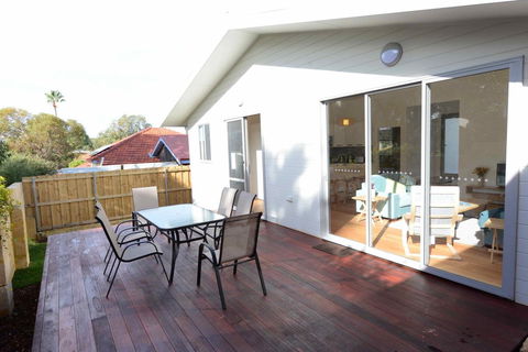 Sunny Blinco Street House - Stayed 11