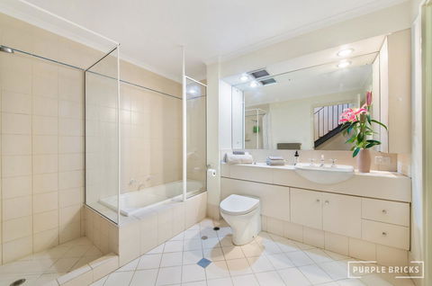 Spacious Central Townhouse - Stays Accommodation 6