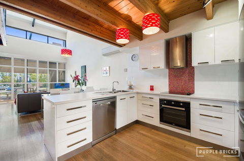 Spacious Central Townhouse - Stays Accommodation 3