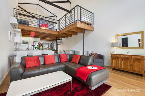 Spacious Central Townhouse - Stays Accommodation 2